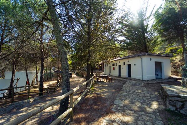 Instalaciones del Camping Tajo Rodillo en Grazalema, Cádiz
