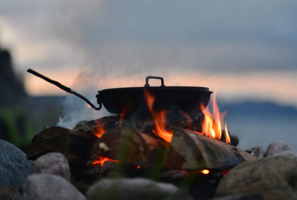 fuego para cocinar camping al aire