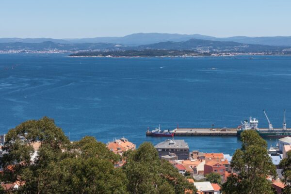 Ría_de_Arousa_dende_a_área_recreativa_San_Roque._Ribeira._Galiza_R14