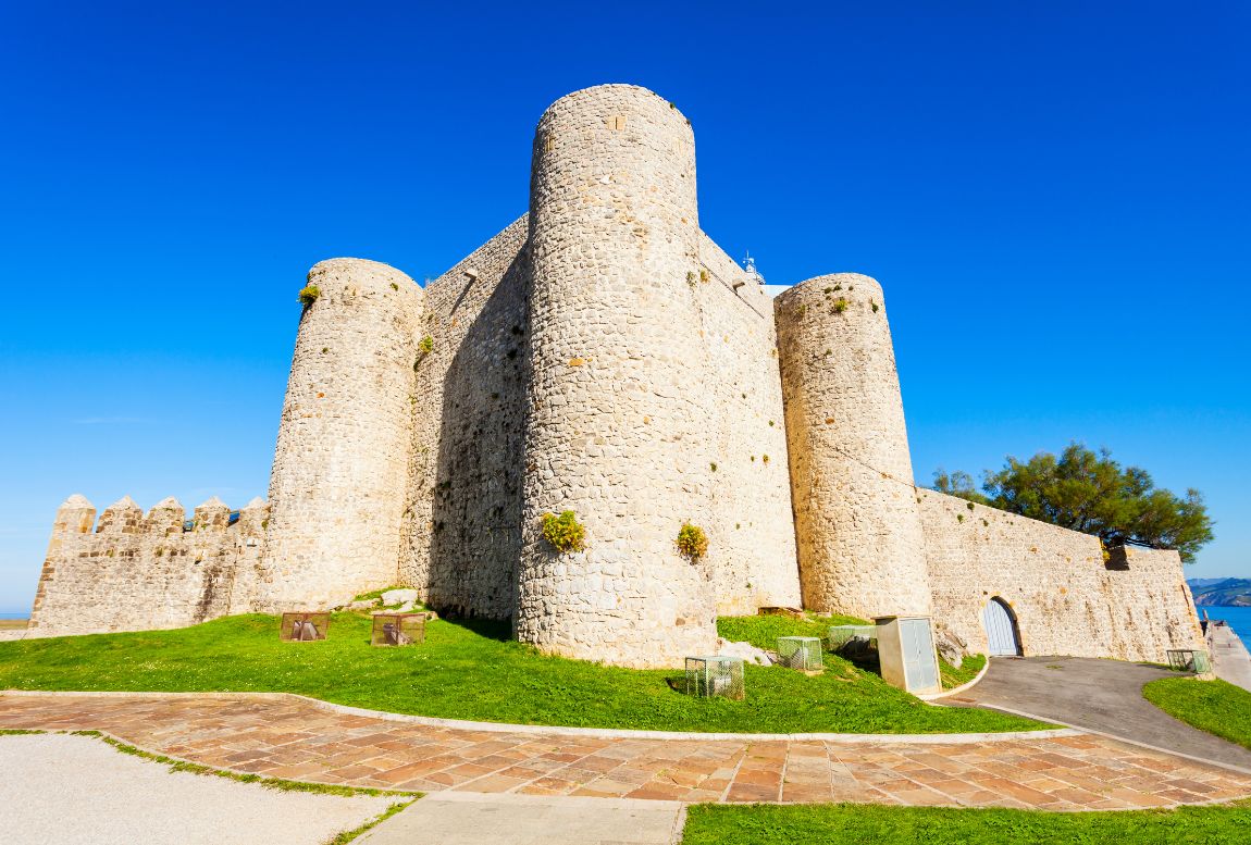 castillo santa ana castro urdiales