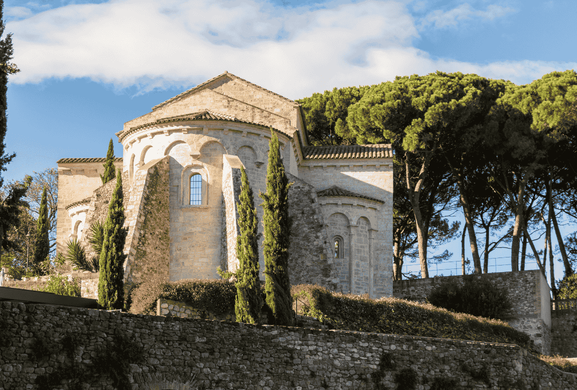 Iglesia de Santa María besalu