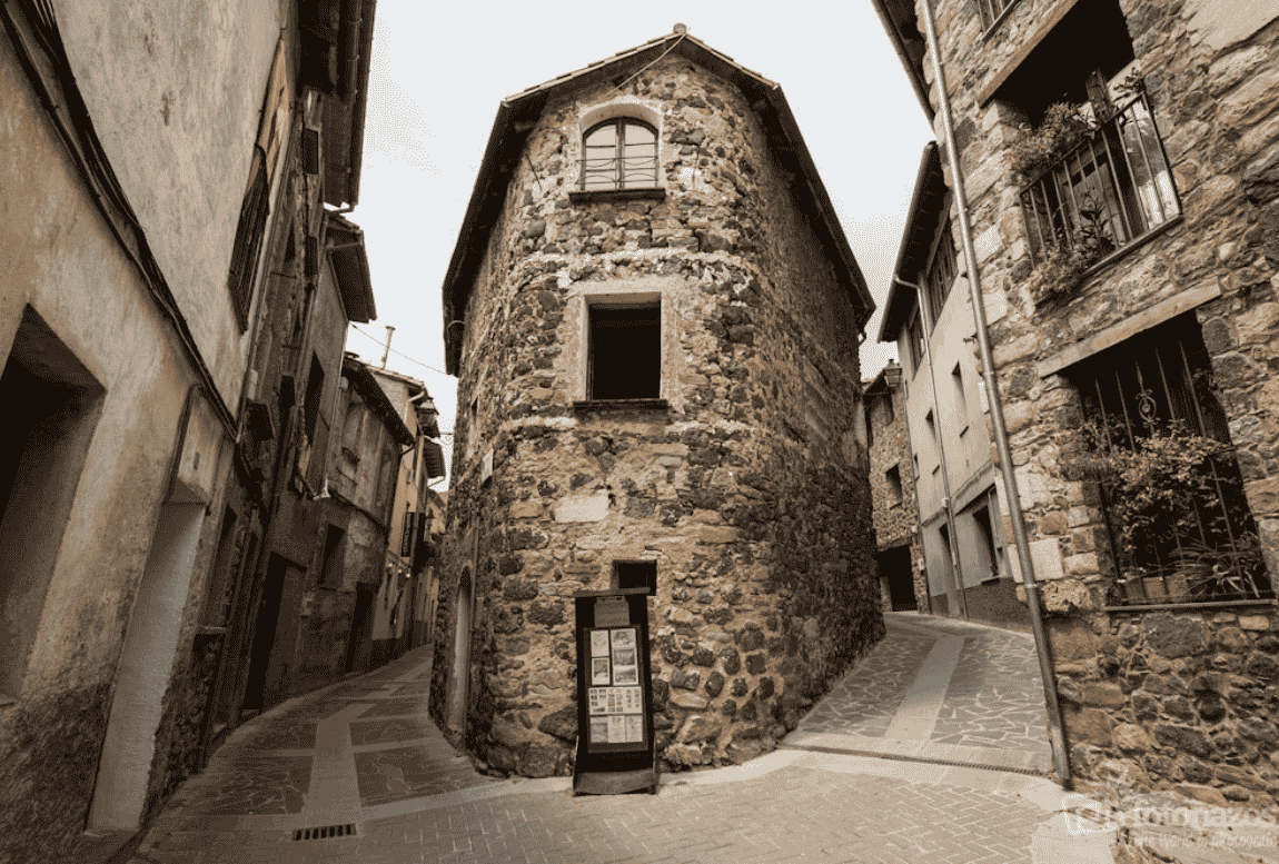 La Plaza Mayor Castellfollit de la Roca